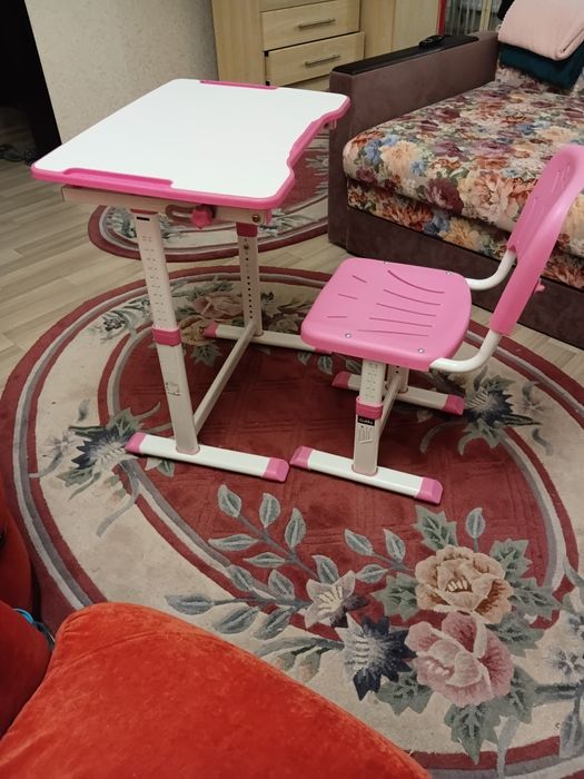 Парта-трансформер для дівчинки