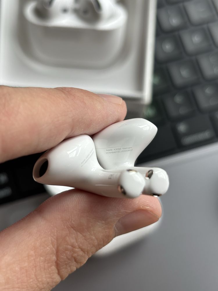 Apple AirPods 4 (ANC) Active Noise Cancellation
