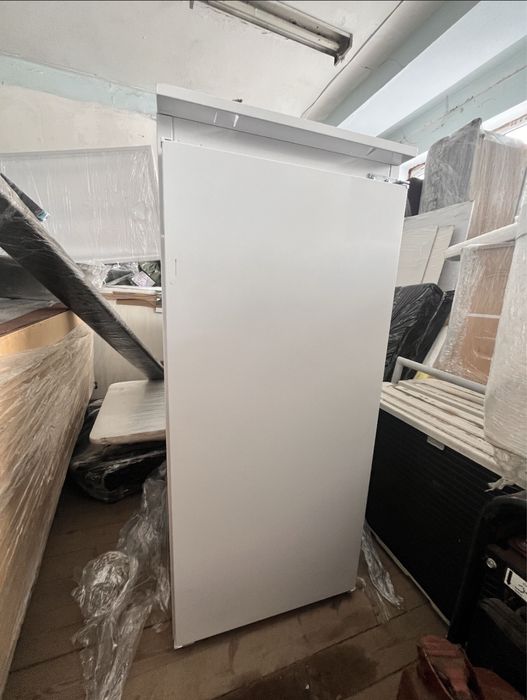 Холодильник вбудований Whirpool