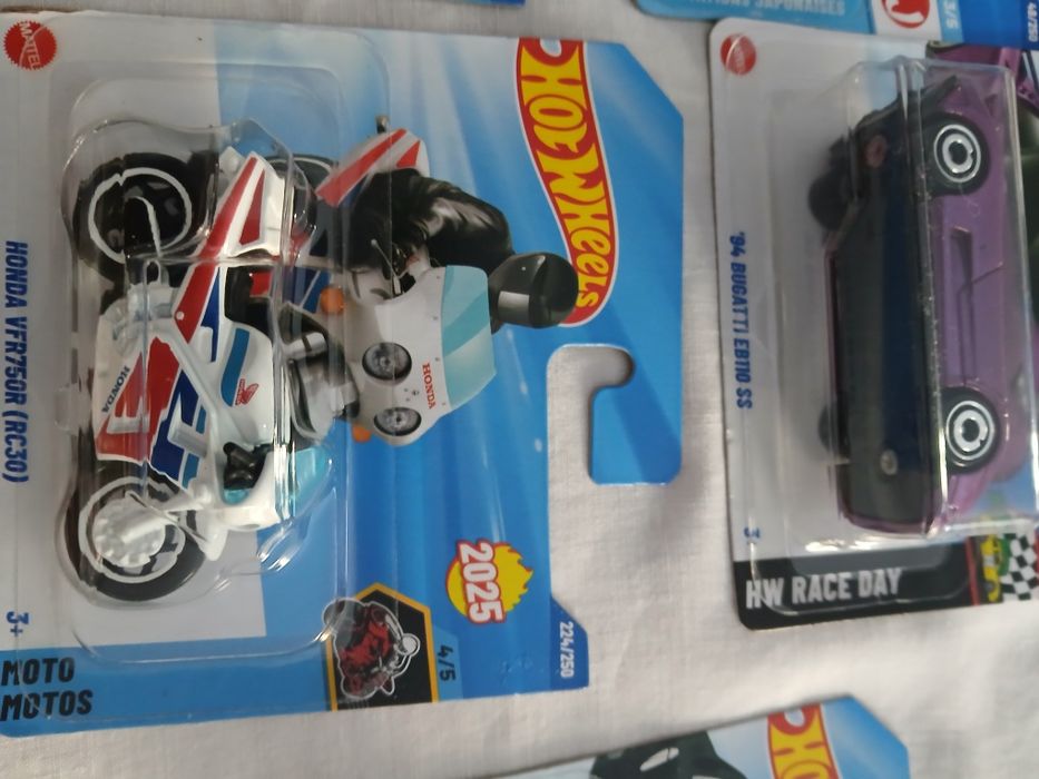 Hot wheels diversos