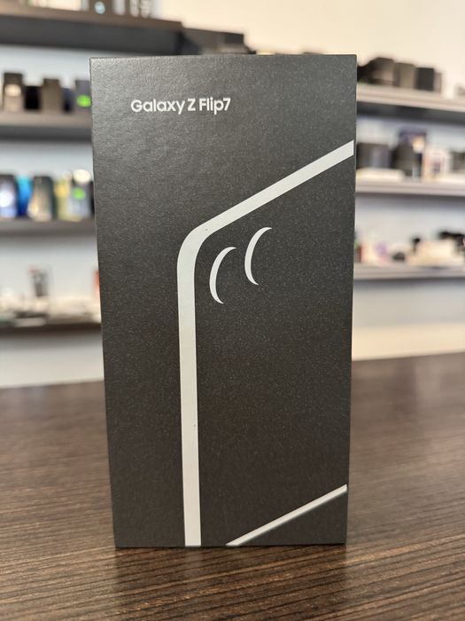Smartfon Samsung Galaxy Z Flip7 5G 12/256GB Jetblack Blue Pń Długa 14