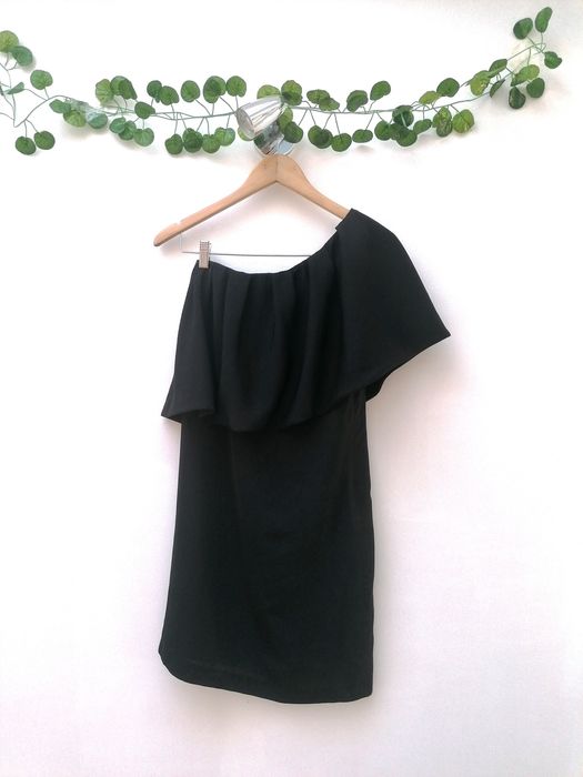 Vestido Preto de ombro descoberto