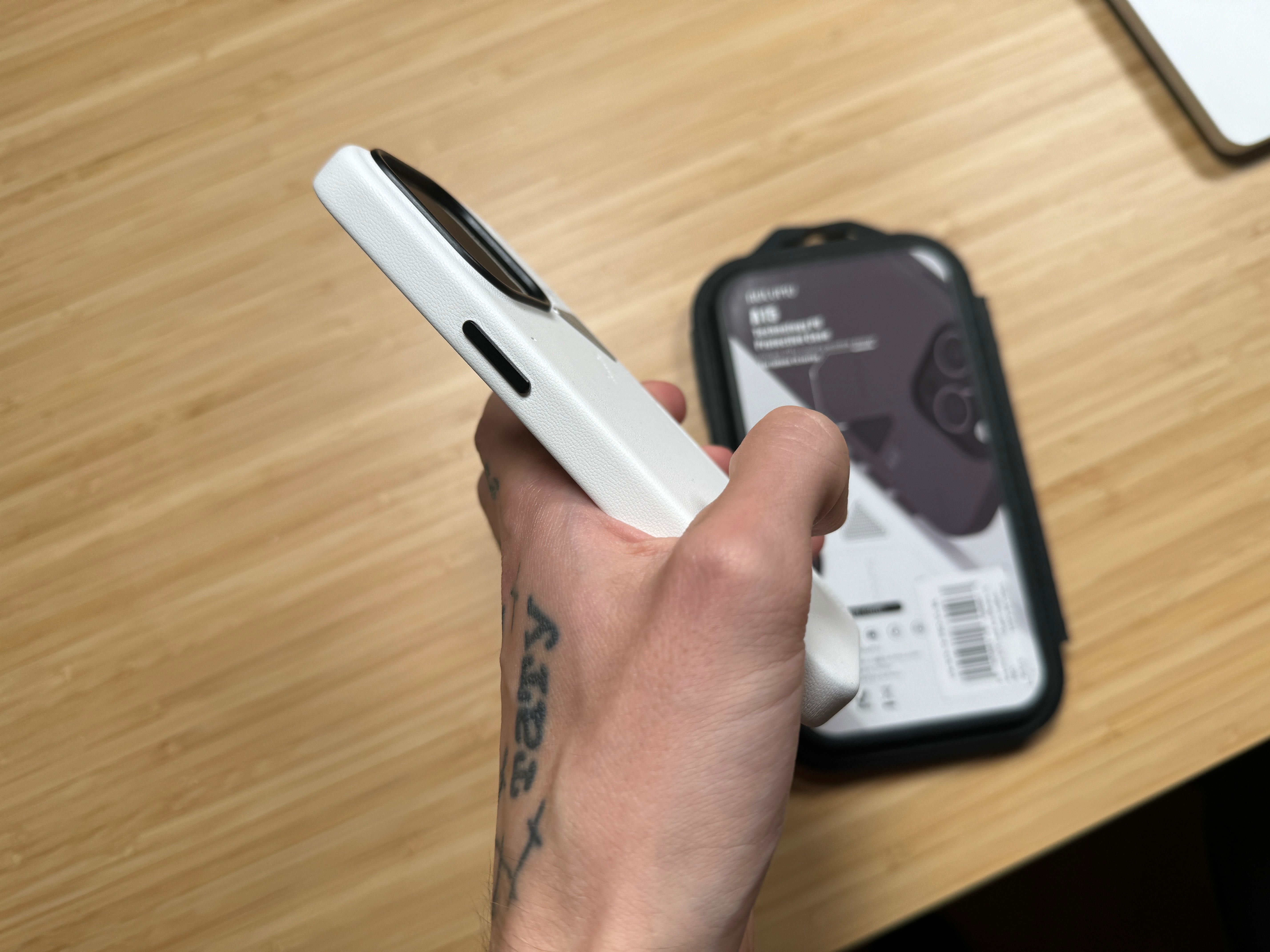 Wegańskie skórzane etui Aulumu iPhone 15 Pro (białe)