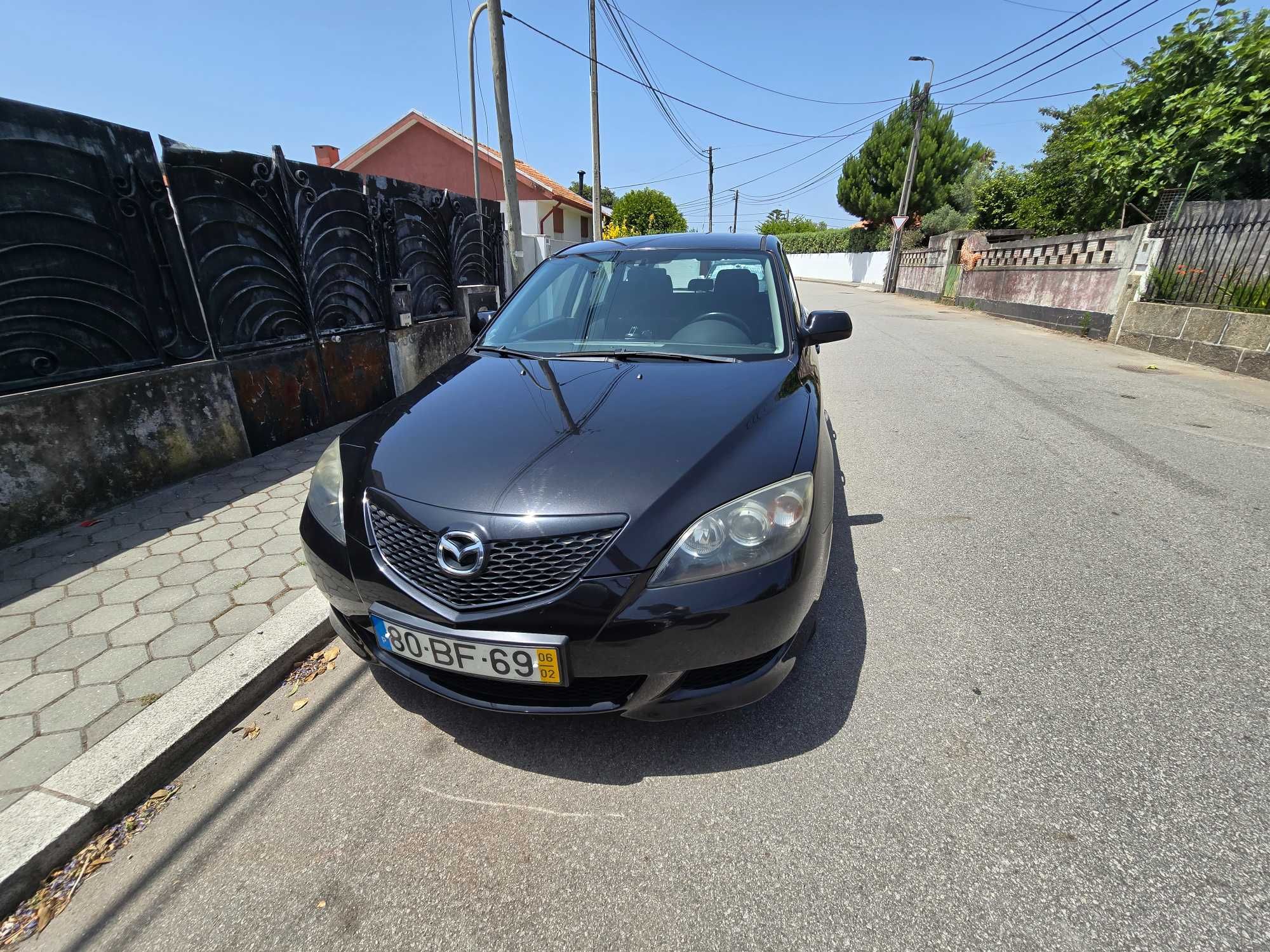 Viatura Mazda 3.