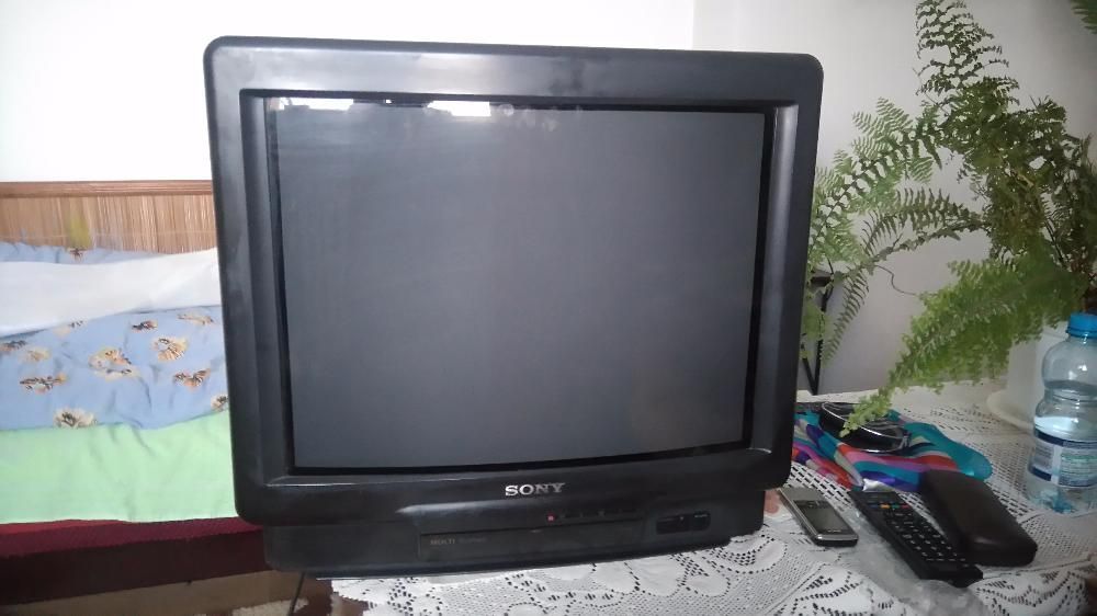 Sony 21" cali, TV Black Trinitron, (Carode Ray Tube)