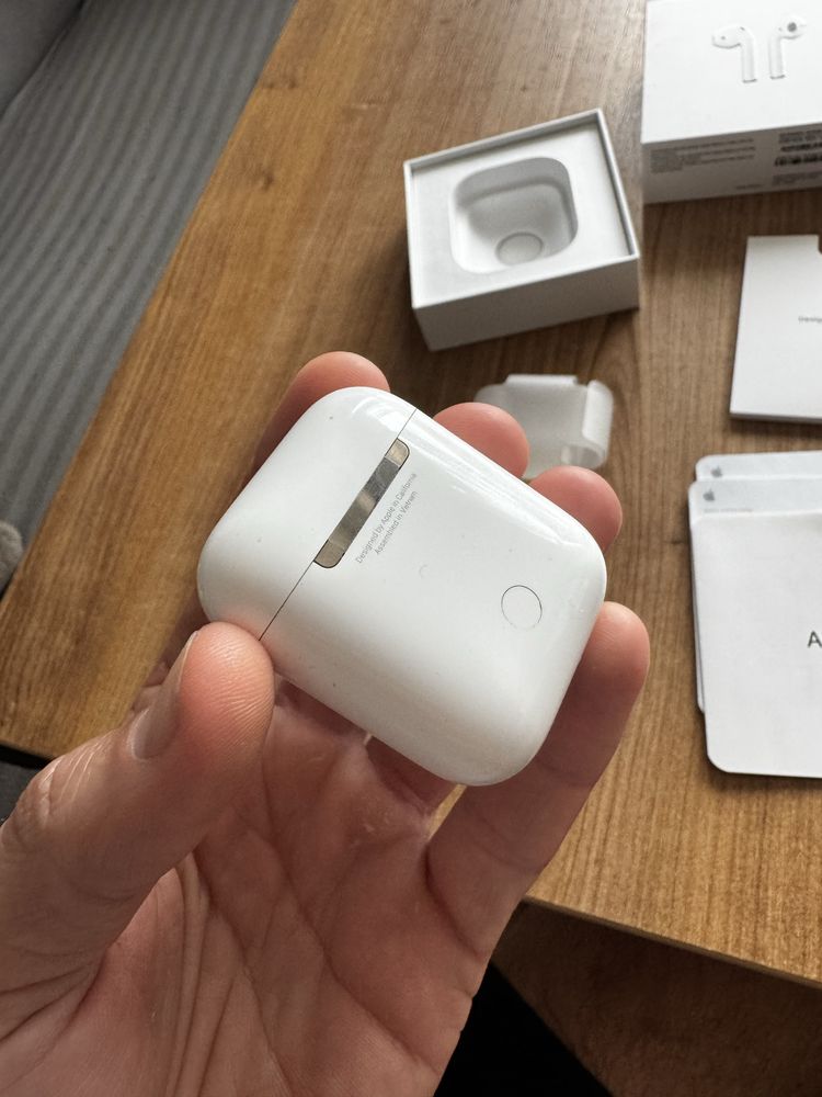 Oryginalne Apple AirPods 2 -  A2031 / MV7N2ZM/A