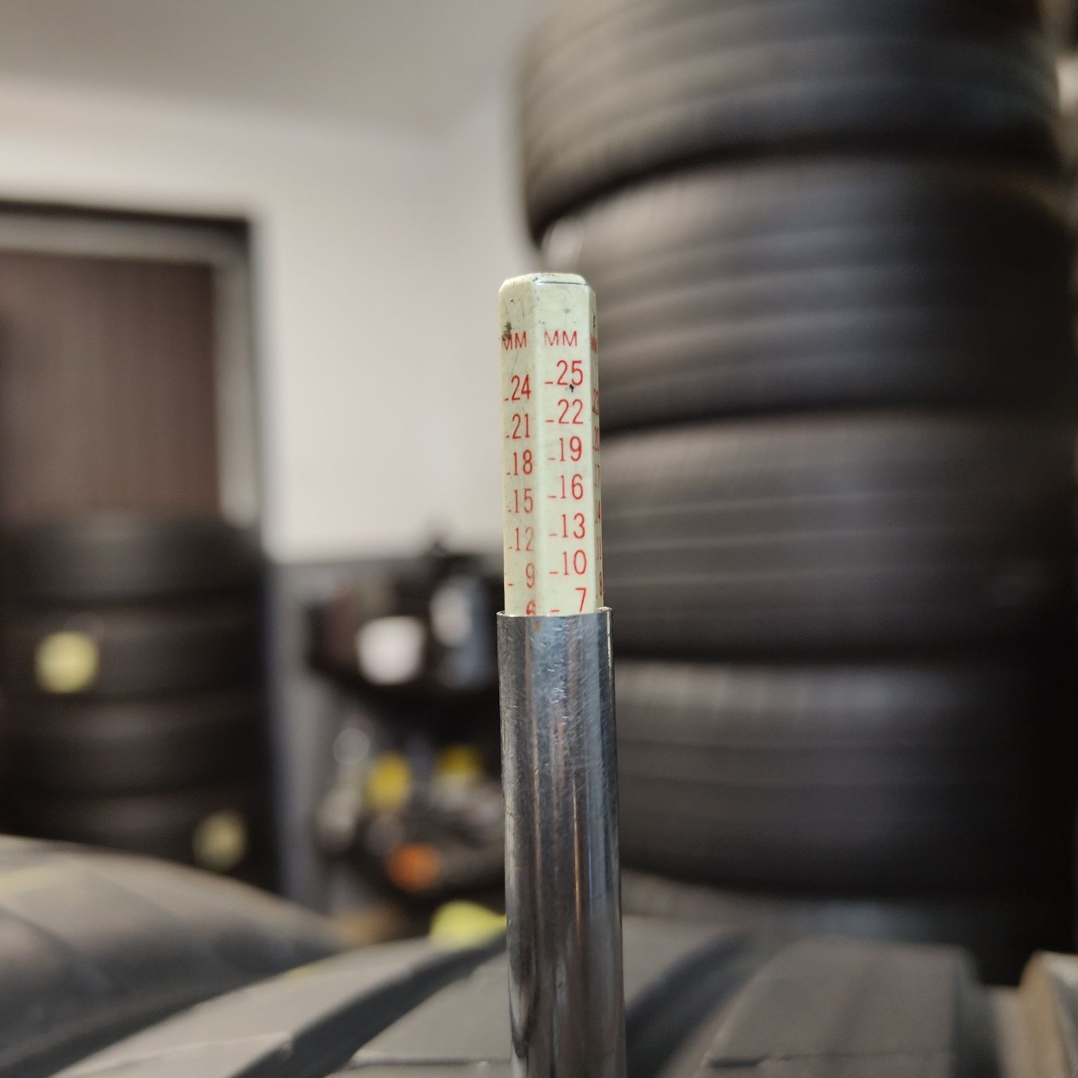 225/40/19 XL Sprzedam parę opon letnich Goodyear