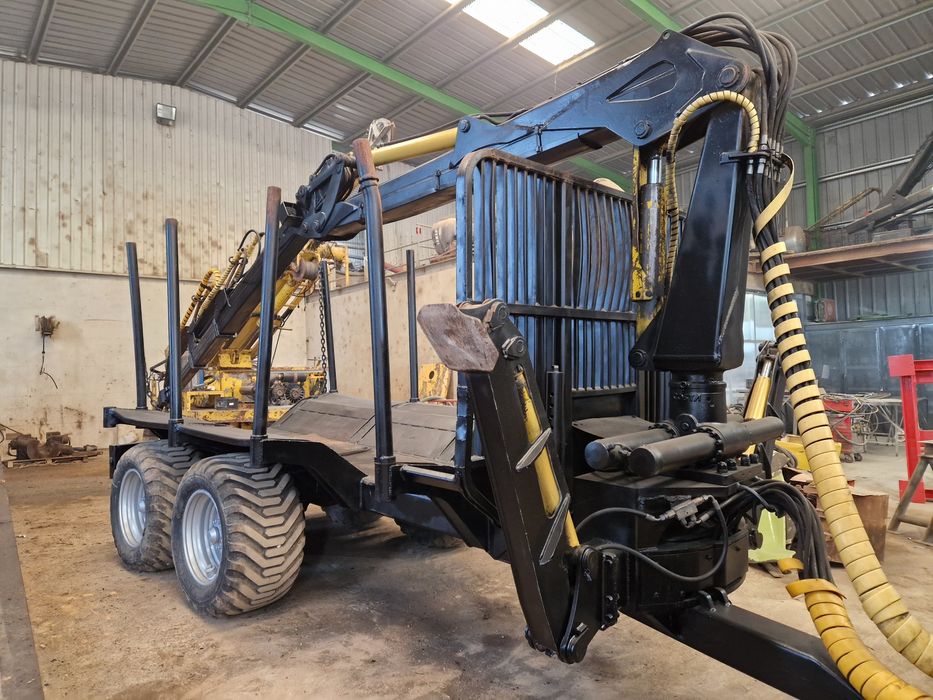 Trator florestal Valtra T130