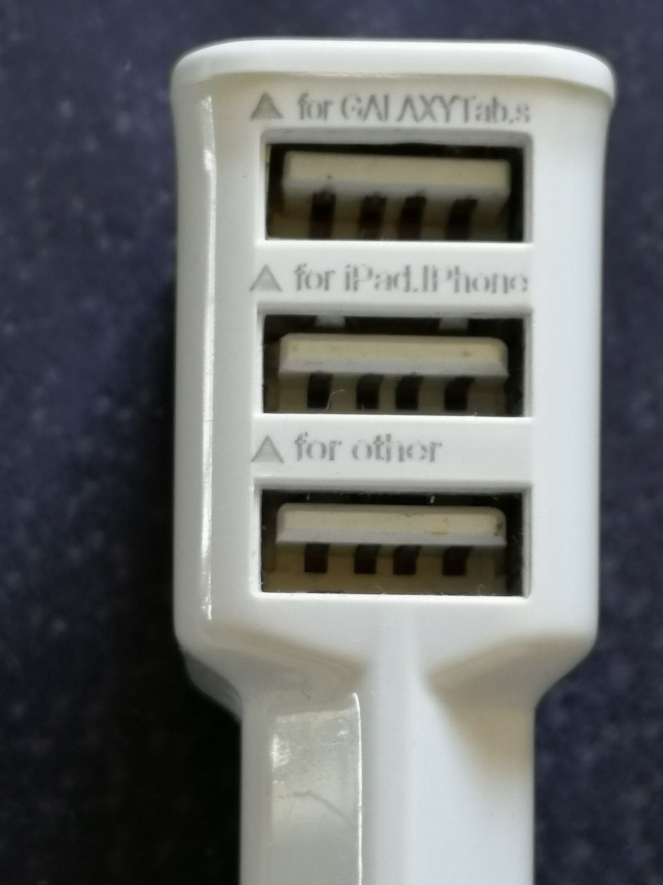 Carregador USB triplo