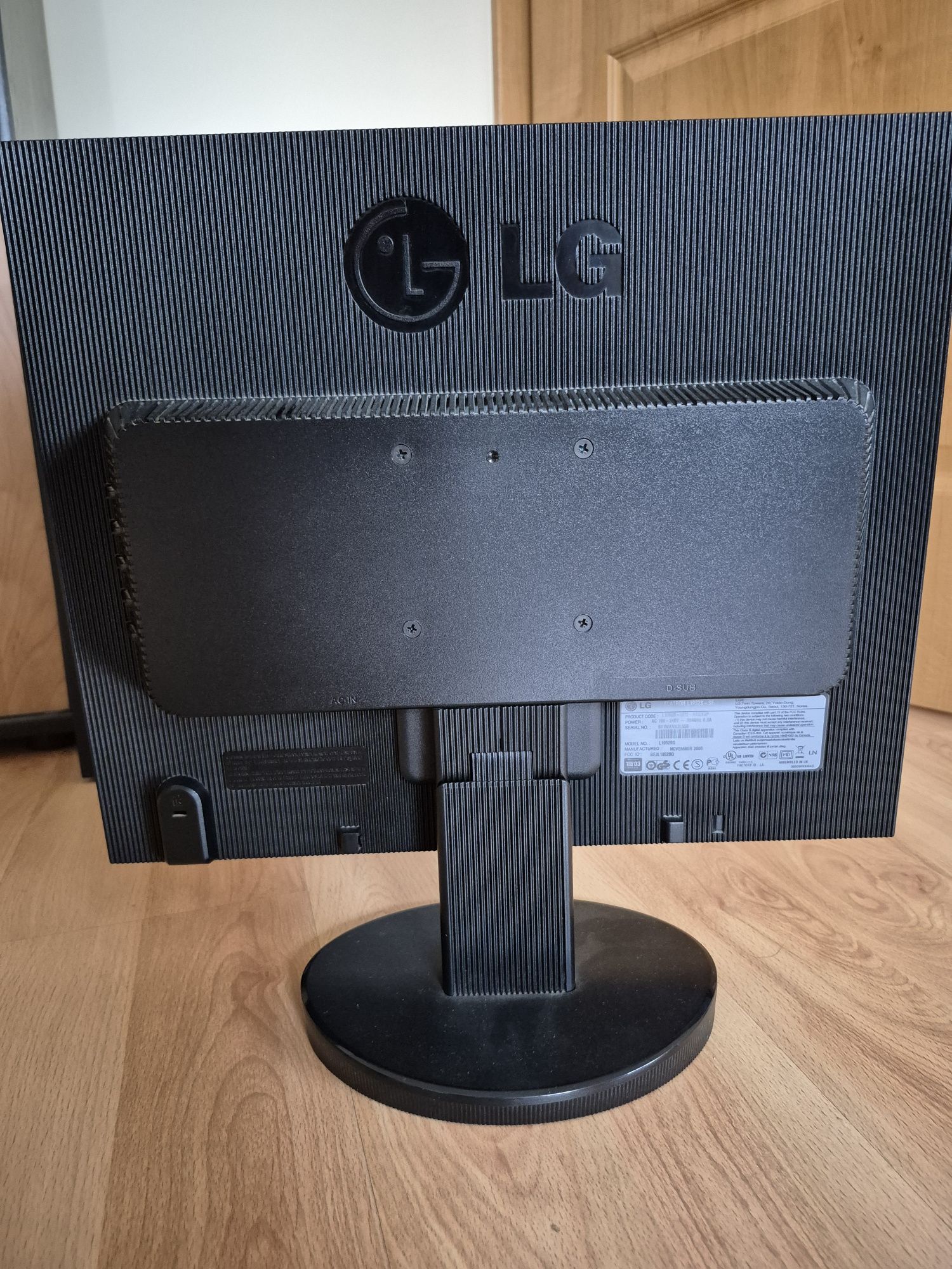 LG Flatron L1952s