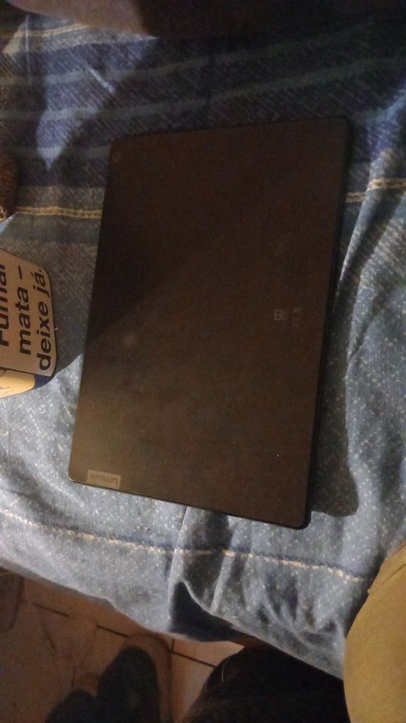 Tablet lenovo preto