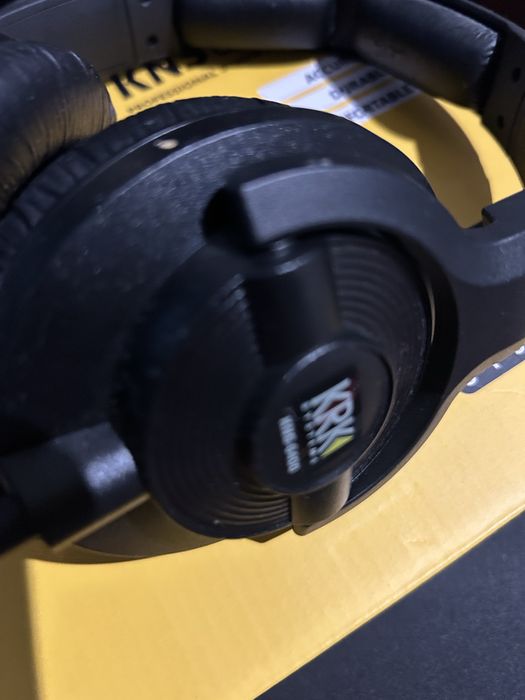 Hedfones de studio krk 6400