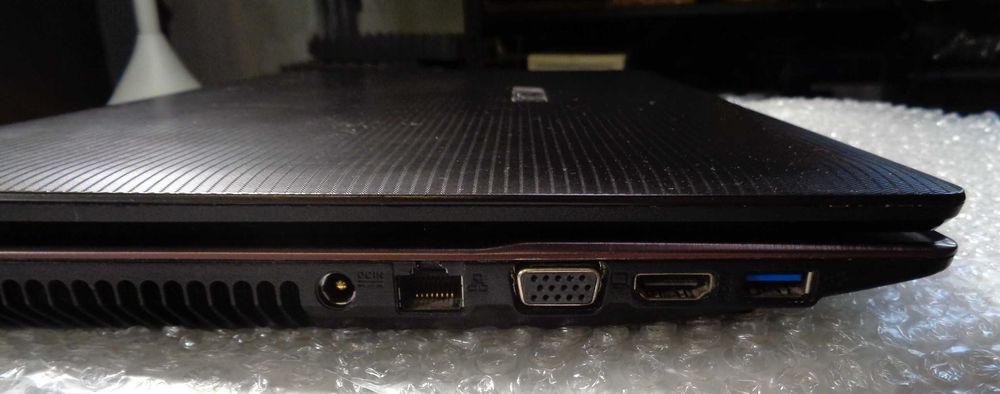 Tani laptop do codziennego użytku – ASUS X53S z Windows 10, SSD 256GB