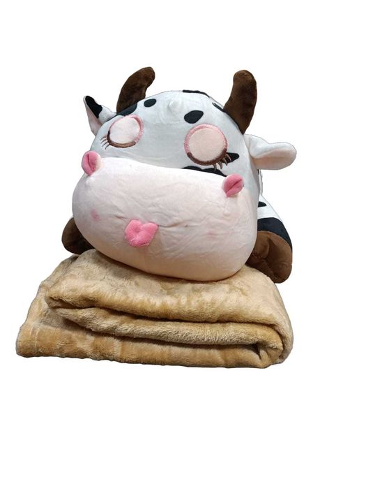 Maskotka krówka z kocykiem