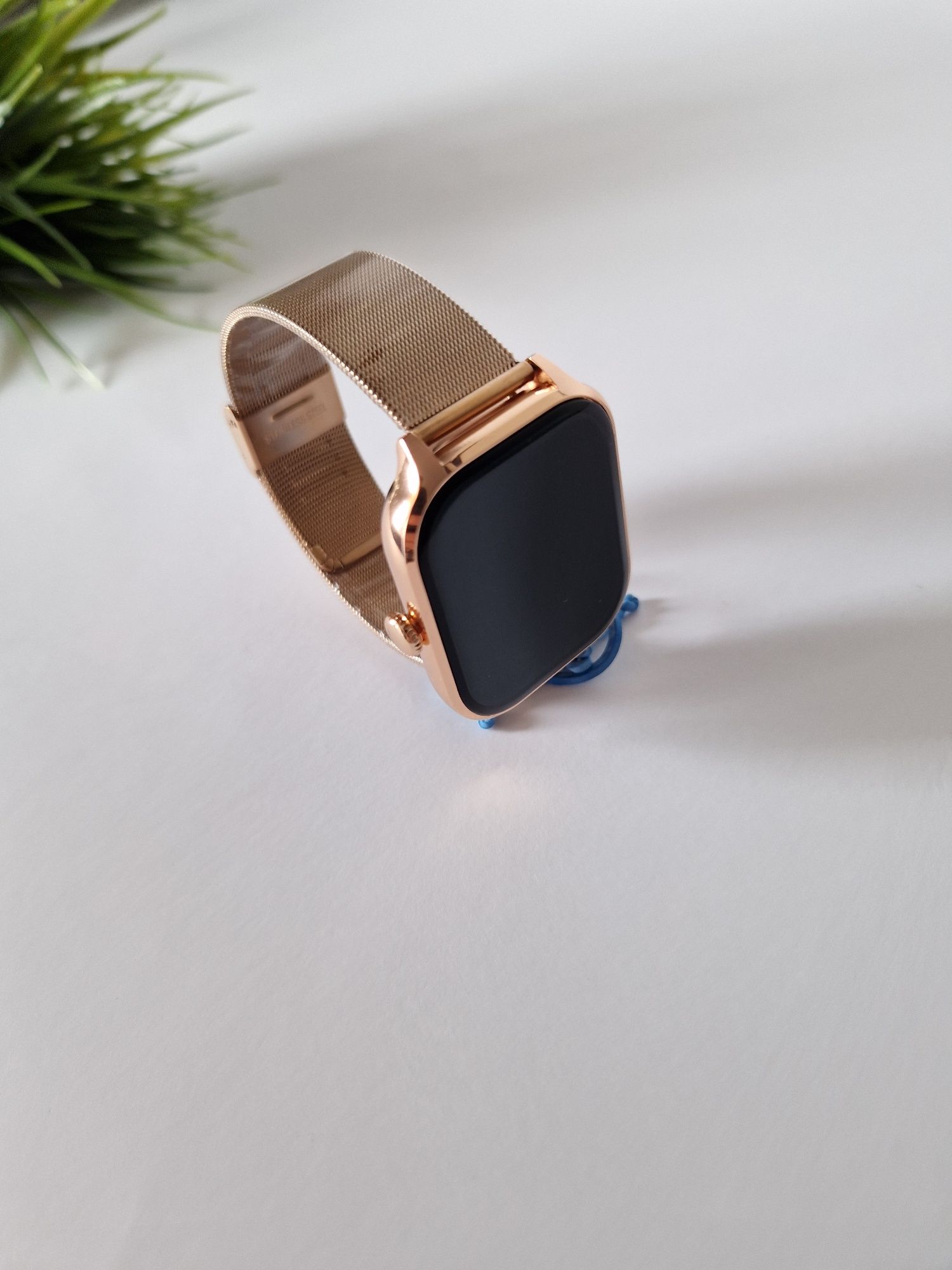 Smartwatch HK9, komplet złotego zegarka