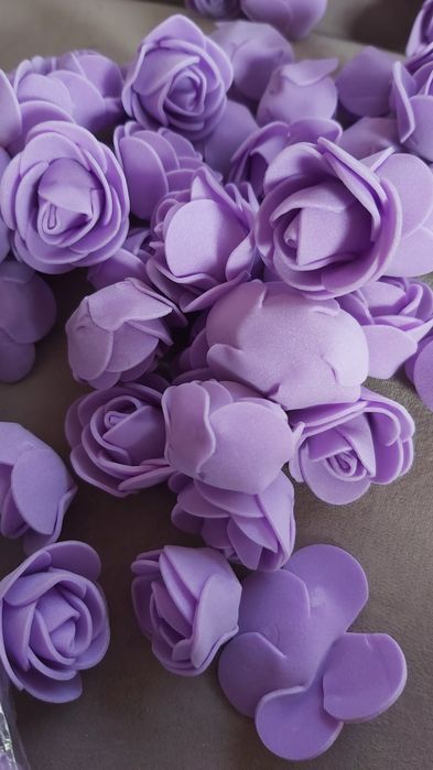 Różyczki piankowe 3 cm fioletowe 91 sztuk bez tiulu bez drucika