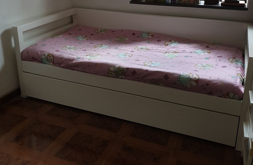 Cama de madeira maciça