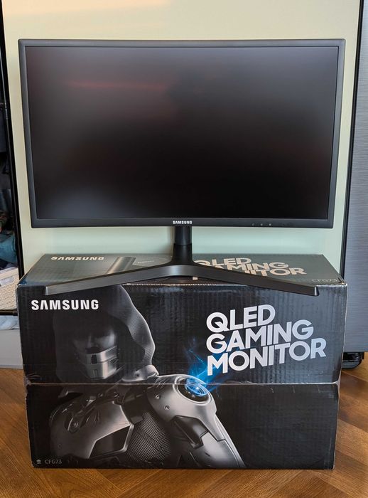 Monitor Samsung C24FG73 24" 144Hz VA Quantum Dot 1800R