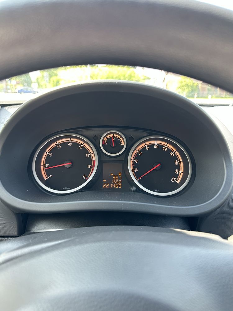 Opel Corsa D 1.4 benzyna