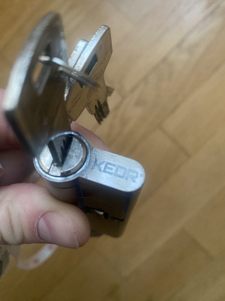 Продам серцевину замка KEDR