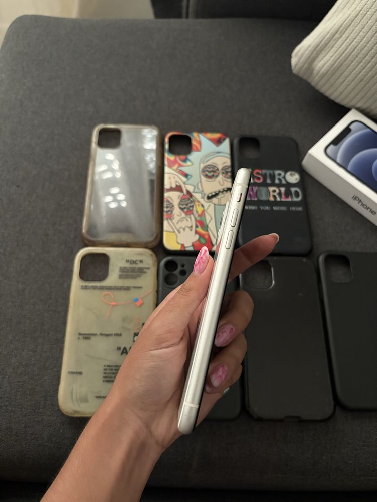 Iphone 11 com capas e caixa
