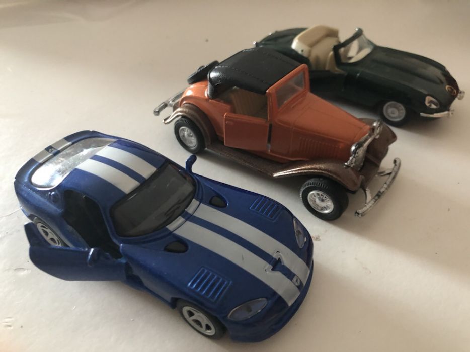 Coleção de 62 carros, à escala de 1/35