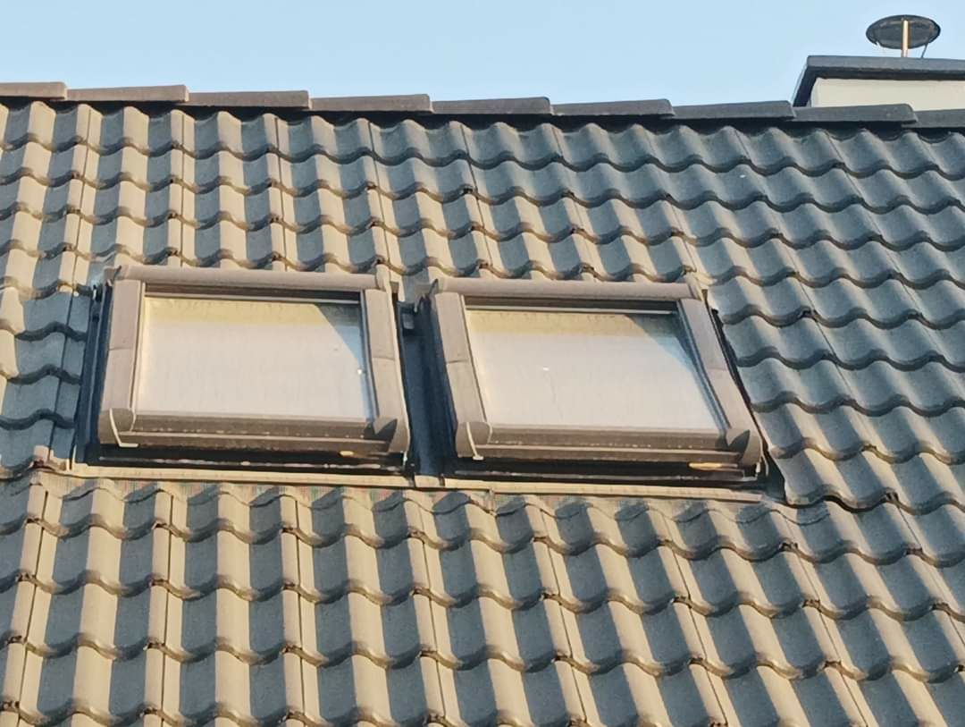 Dwa nowe okna dachowe z opierzeniem