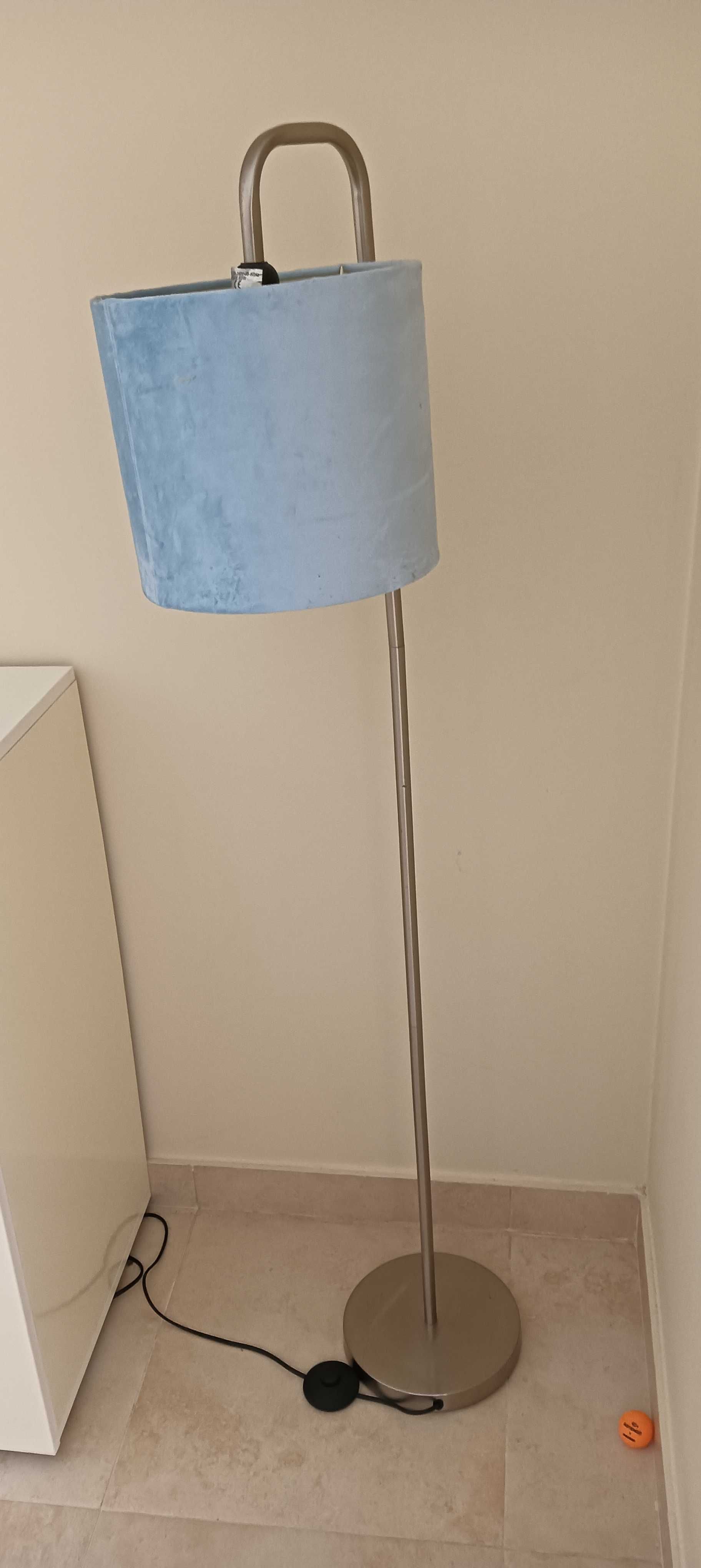 Candeeiro de pé para sala
