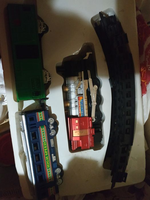 Іграшка желізна дорога