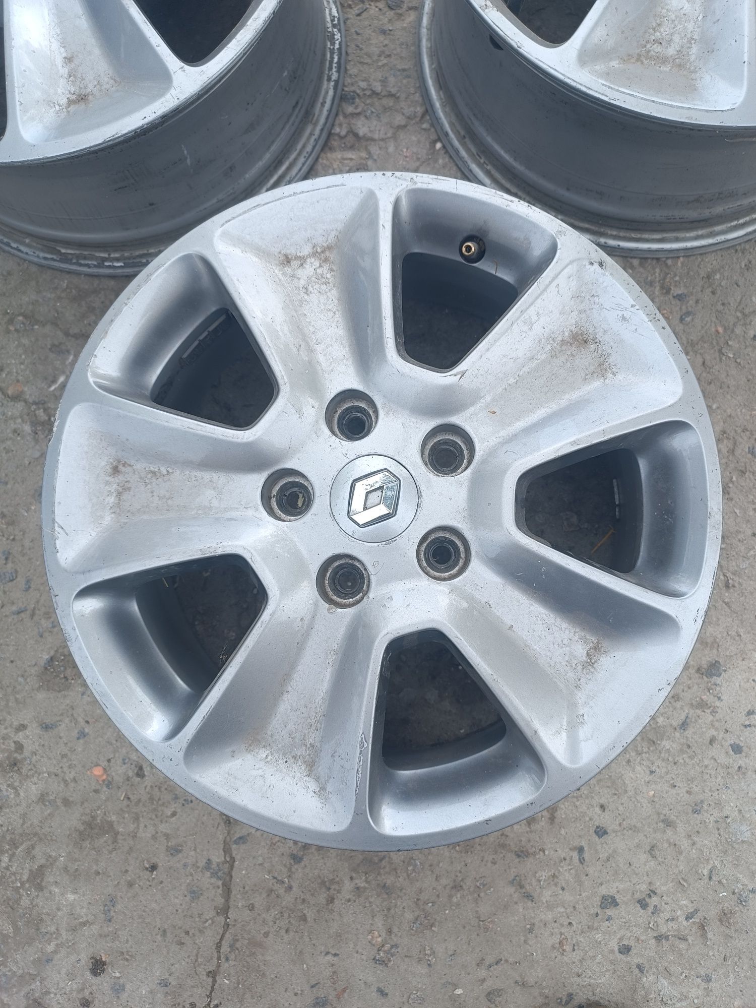Продам диски Рено дастер (r16)