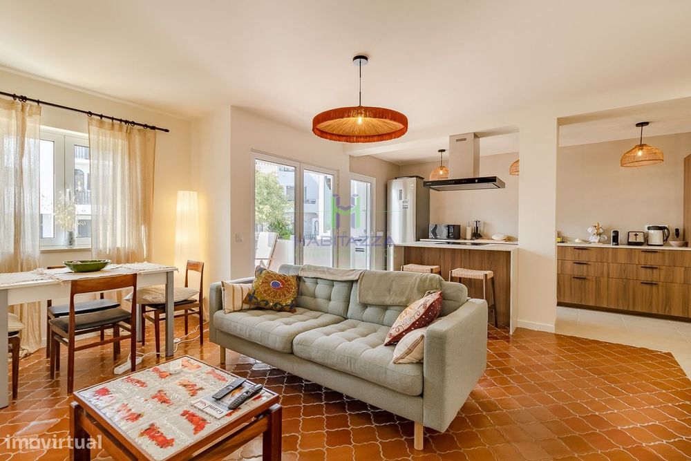 Apartamento T2 Renovado, com Terraço virado a Sul, às portas do Centro