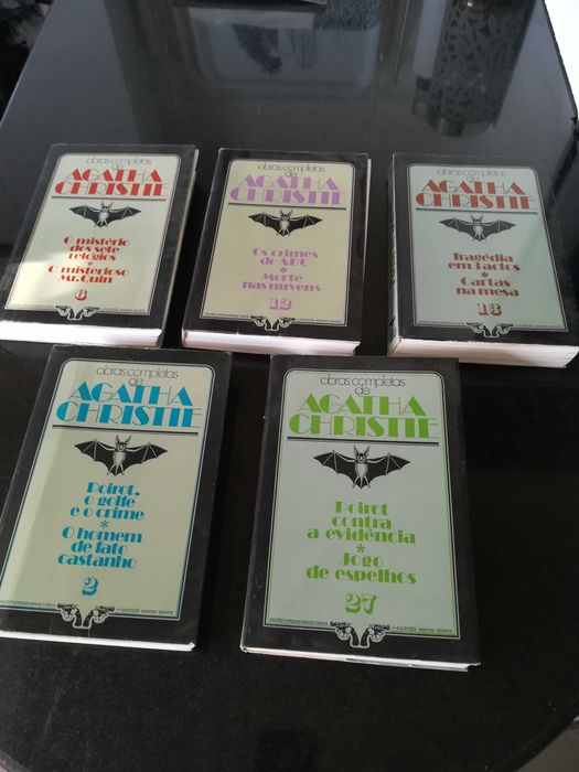 Livros da Agatha Christie e Somerset Maugan