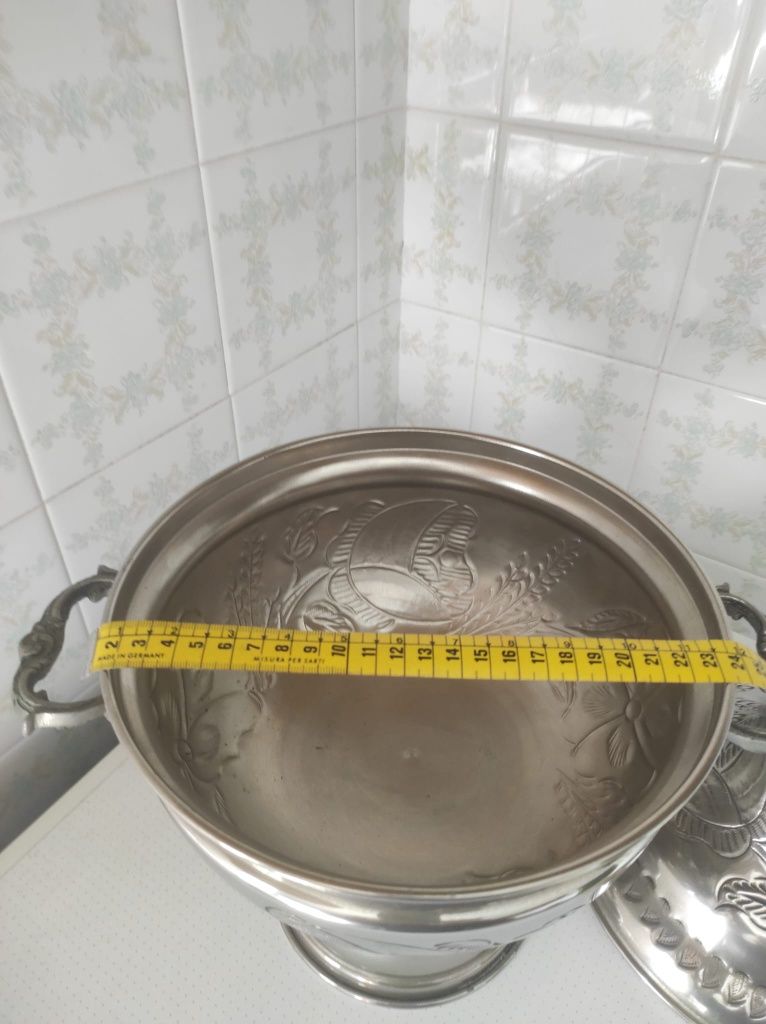 Taça antiga em estanho