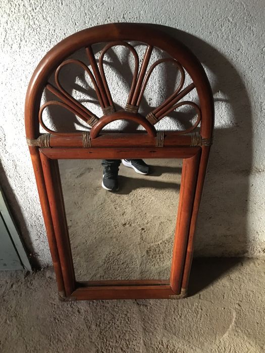 Mesa meia lua e espelho respectivo