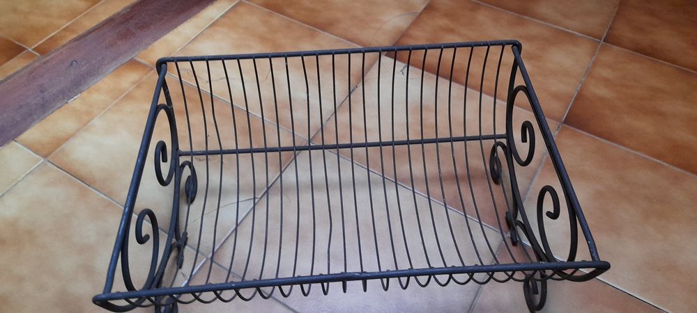 Cesto para lenha pinhas ou revistas em ferro forjado