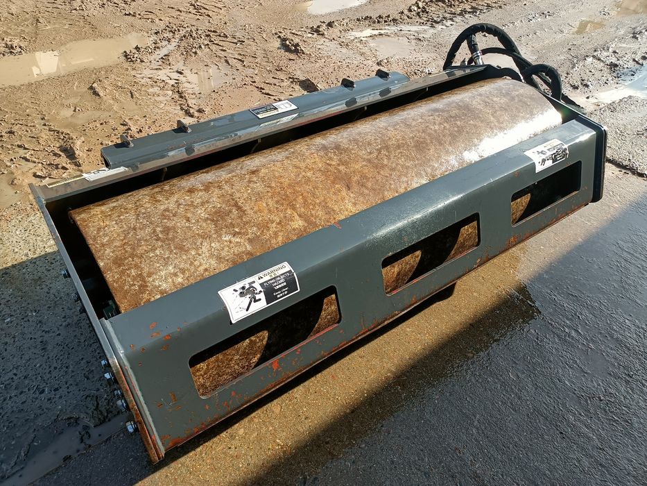 Віброкаток навісний для навантажувача Bobcat vibratory roller