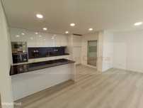 VIALONGA / QUINTA DA FLAMENGA: Apartamento de 4 assoalhadas com gar...