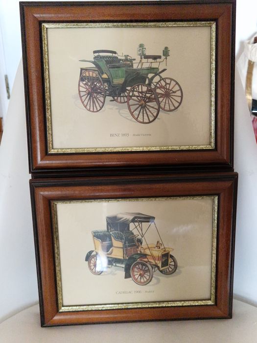 Quadros antigos com réplicas de carros