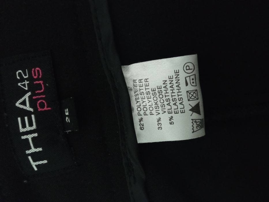 Spodnie damskie plus XXXL czarne eleganckie w kant z suwakiem