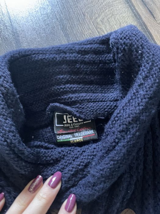 Gruby męski sweter granatowy z kołnierzem