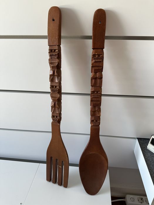 Talheres decorativos de madeira