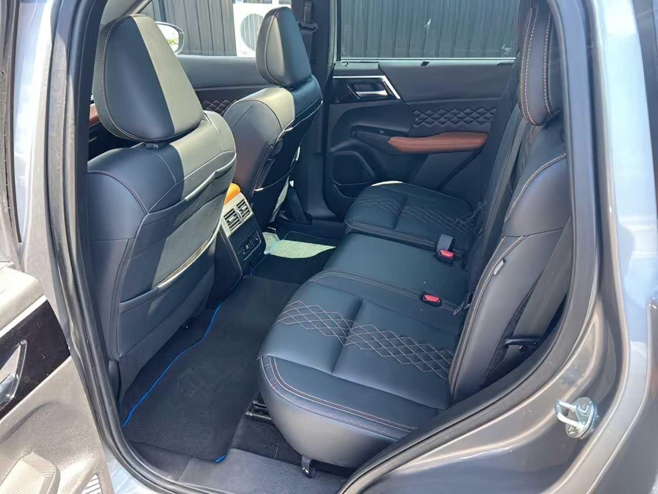 Mitsubishi Outlander PHEV SEL 2023