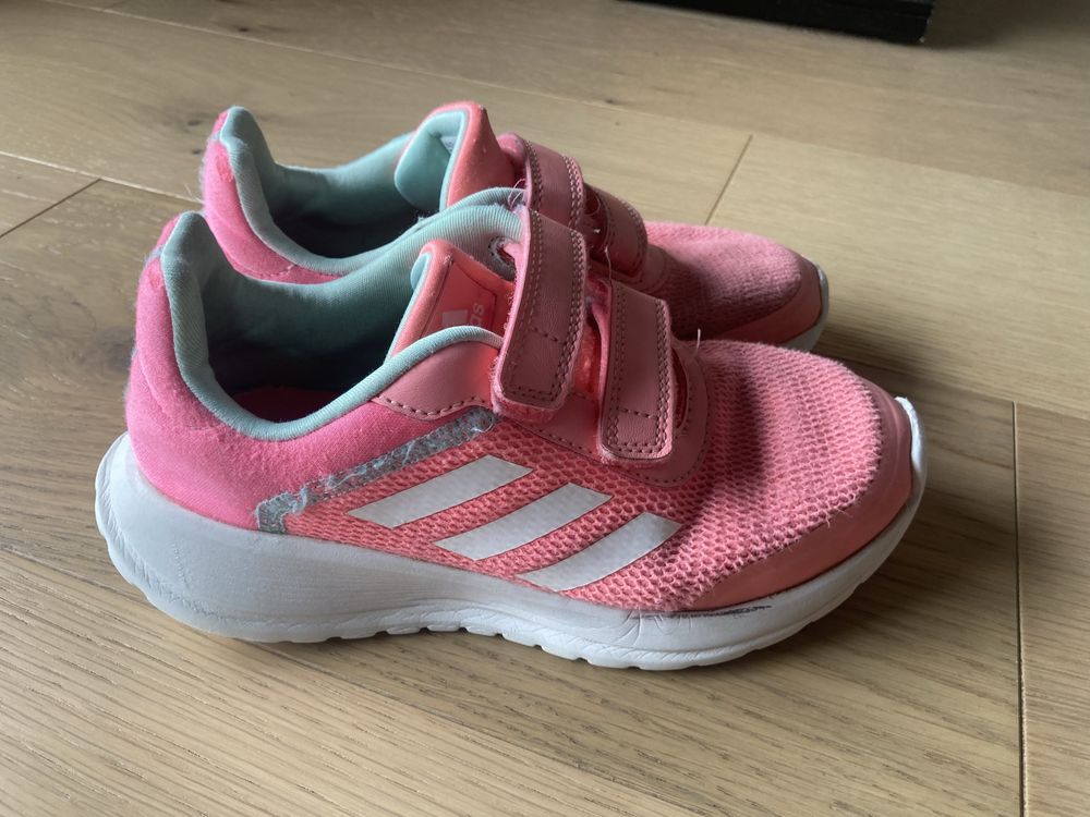 Buty dziewczęce brzoswiniowe sportowe Adidas 31,5