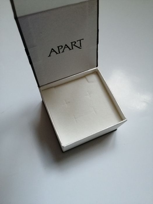 nowe pudełko pudełeczko białe opakowanie na biżuterię YES / apart