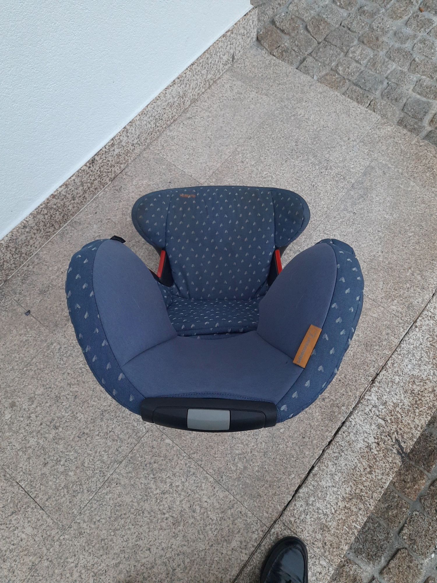 Cadeira automóvel com encosto de cabeça ajustável bebéconfort