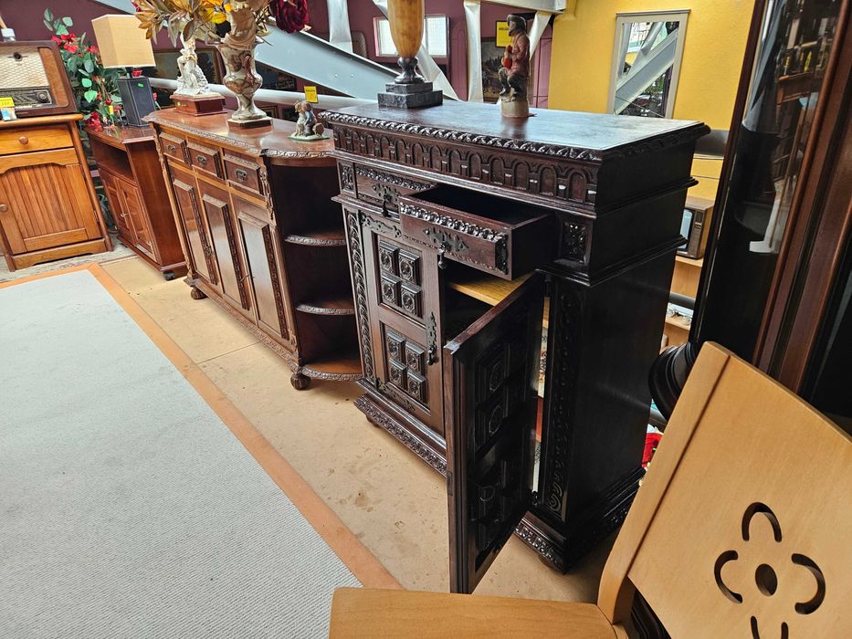 Móvel antigo em madeira trabalhada - óptimo estado