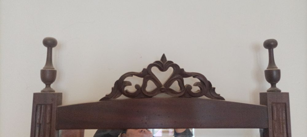 Espelho de madeira trabalhada antigo