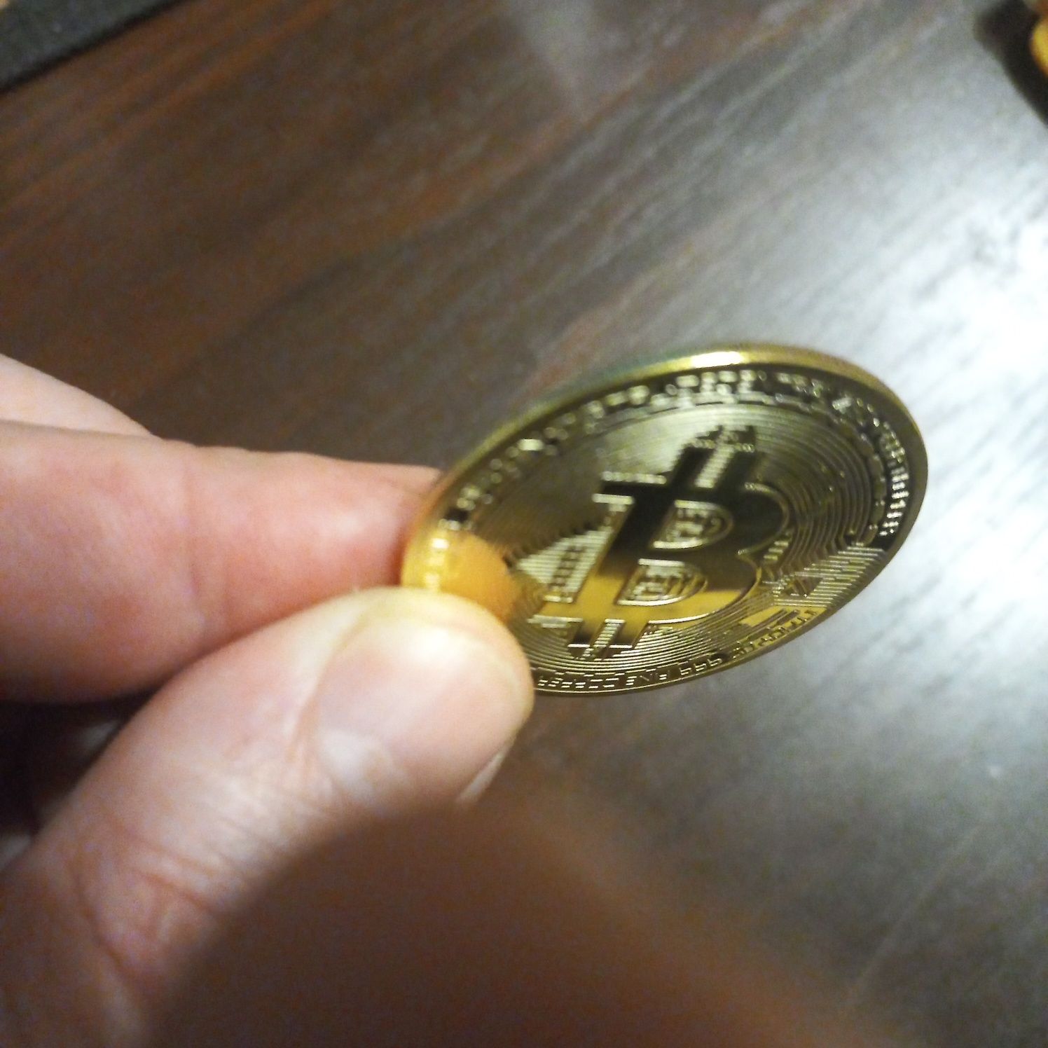 Монета декоративная биткоин