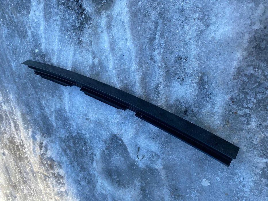 Listwa prowadnica drzwi prawy tył Mercedes W204