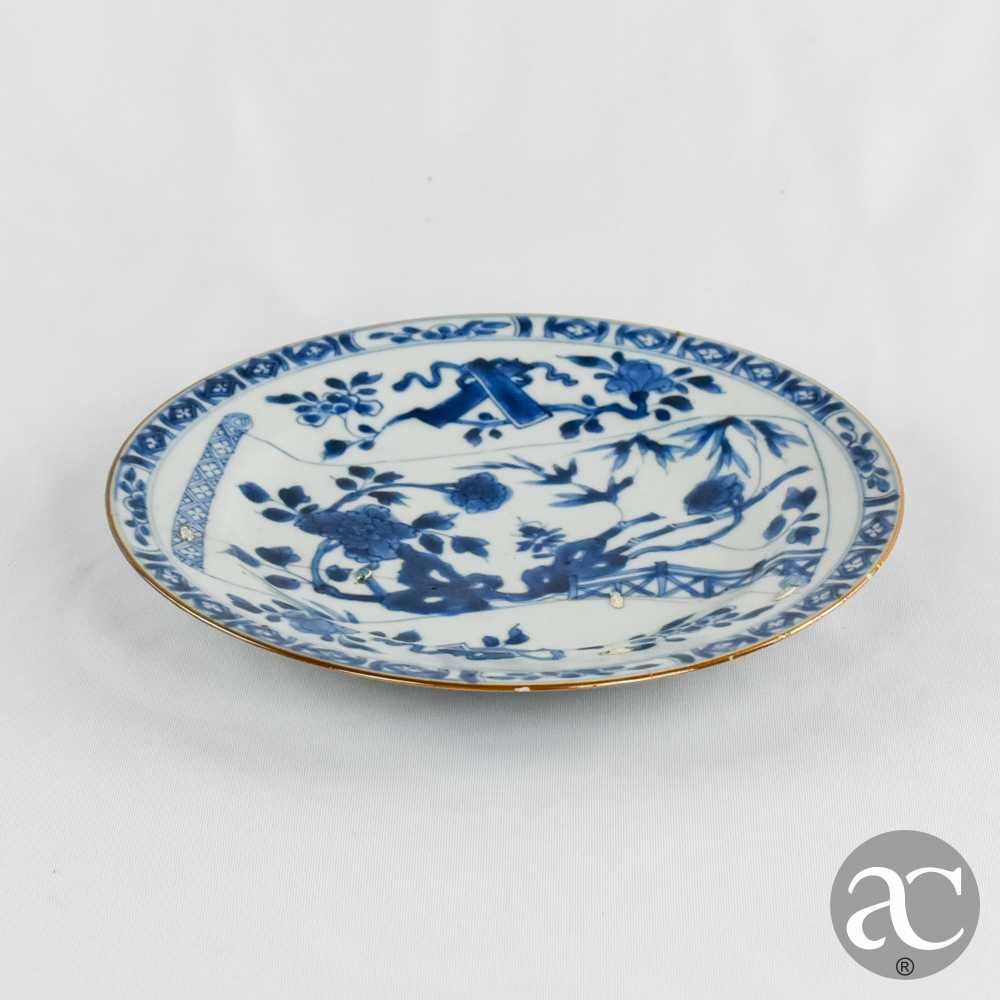 Prato China período Kangxi, séc. XVII / XVIII, com reservas no verso